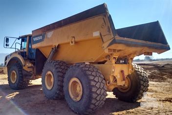 Caminhão Volvo A35F