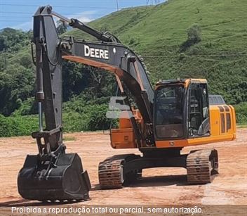 Escavadeira John Deere 210G