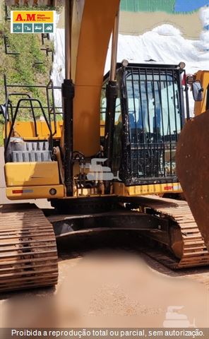 Escavadeira Caterpillar 320