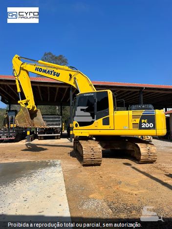 Escavadeira Komatsu PC200