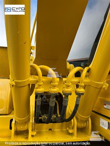 Escavadeira Komatsu PC200