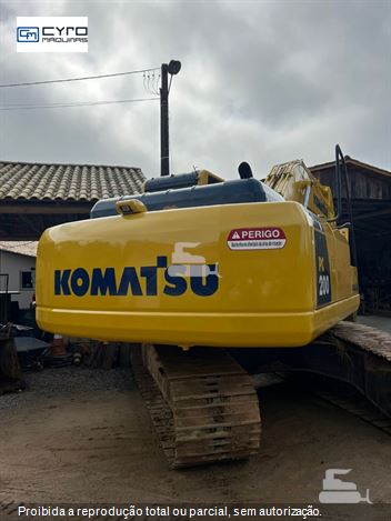 Escavadeira Komatsu PC200