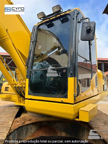 Escavadeira Komatsu PC200