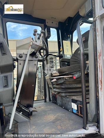 Motoniveladora Caterpillar 140K