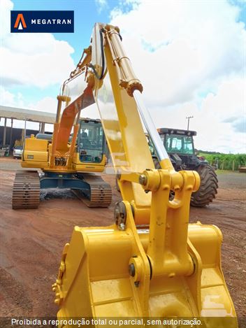 Escavadeira Komatsu PC200