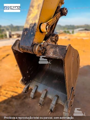 Escavadeira Komatsu PC160