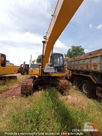 Escavadeira XCMG XE210