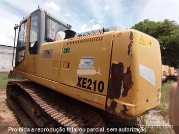 Escavadeira XCMG XE210