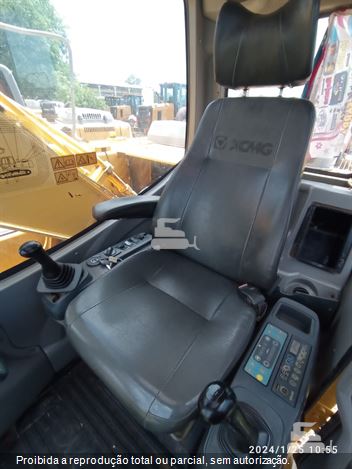 Escavadeira XCMG XE210