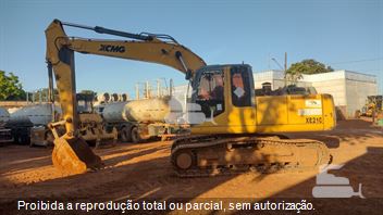 Escavadeira XCMG XE210