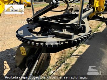 Motoniveladora New Holland RG140B