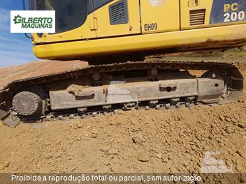 Escavadeira Komatsu PC200