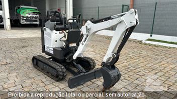 Mini-Escavadeira Bobcat E418