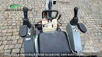 Mini-Escavadeira Bobcat E418