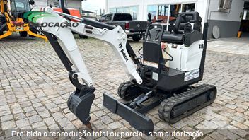 Mini-Escavadeira Bobcat E418