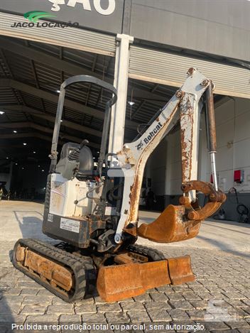 Mini-Escavadeira Bobcat E418
