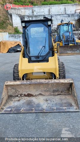 Mini-Carregadeira Caterpillar 226B 3