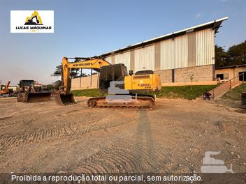 Escavadeira New Holland E215 C