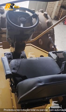 Rolo Compactador Caterpillar CP-533E