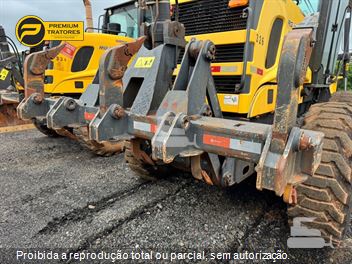 Motoniveladora New Holland RG170B