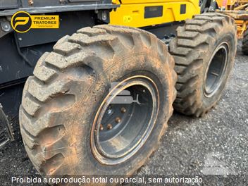 Motoniveladora New Holland RG170B
