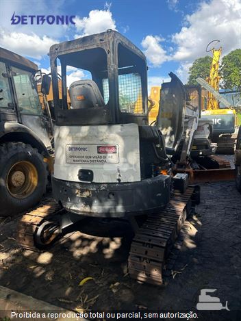 Mini-Escavadeira Bobcat E35