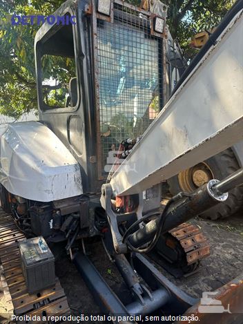 Mini-Escavadeira Bobcat E35