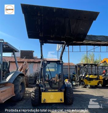 Mini-Carregadeira New Holland L220