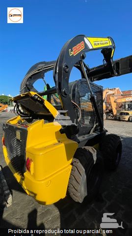 Mini-Carregadeira New Holland L220