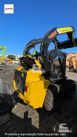 Mini-Carregadeira New Holland L220