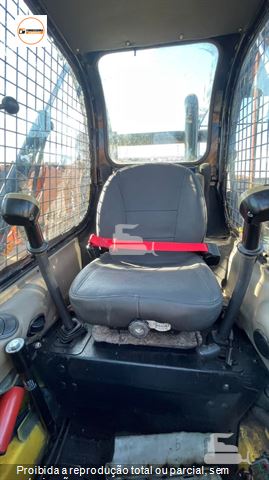 Mini-Carregadeira New Holland L220