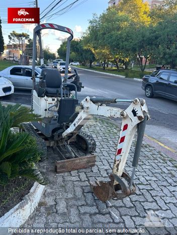 Mini-Escavadeira Bobcat E418