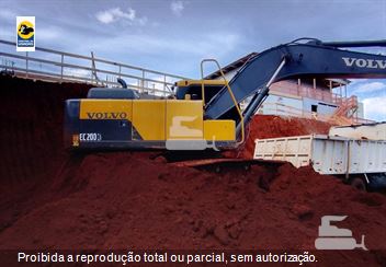 Escavadeira Volvo EC200D