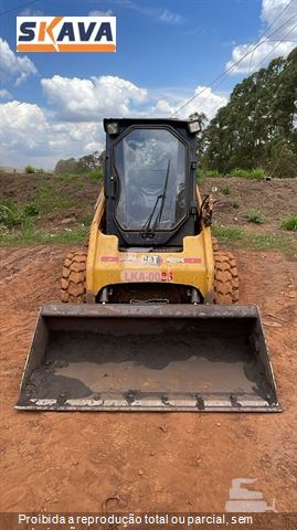 Mini-Carregadeira Caterpillar 226B