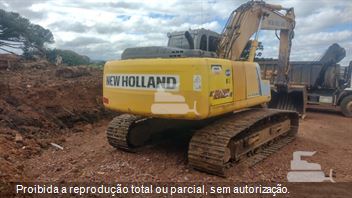 Escavadeira New Holland E215 B