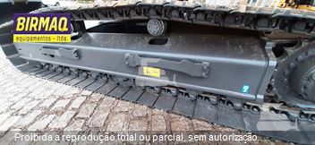 Escavadeira New Holland E215 ME