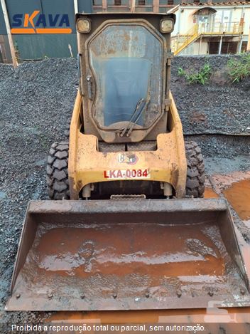 Mini-Carregadeira Caterpillar 226B