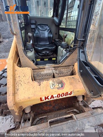 Mini-Carregadeira Caterpillar 226B
