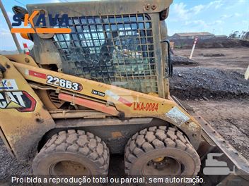 Mini-Carregadeira Caterpillar 226B