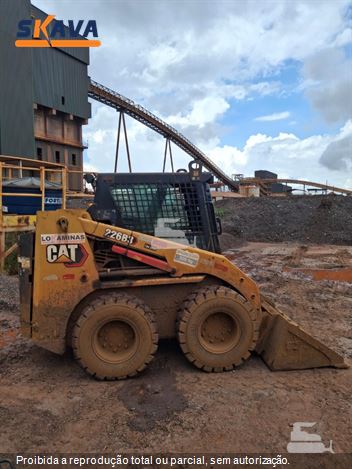 Mini-Carregadeira Caterpillar 226B