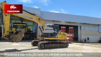 Escavadeira New Holland E215 LC