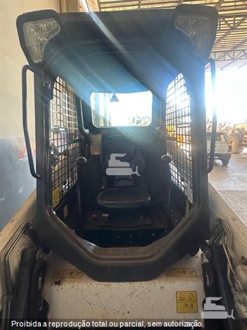 Mini-Carregadeira Bobcat S450