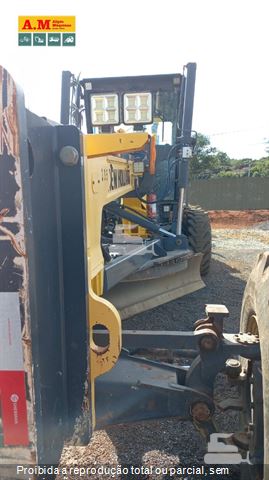 Motoniveladora New Holland RG170B