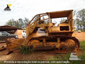 Trator de Esteira Caterpillar D6D