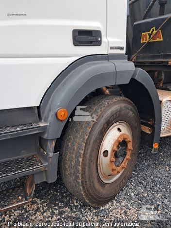 Caminhão Mercedes-Benz Axor 3131 6x4 2p (diesel)(E5)