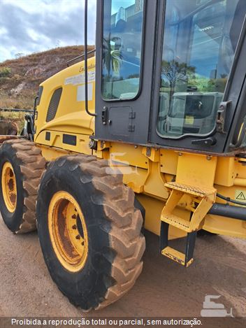 Motoniveladora New Holland RG140B