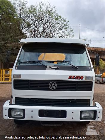 Caminhão Volkswagen 24-220/24-220 Worker T 3-Eixos 2p (Diesel)