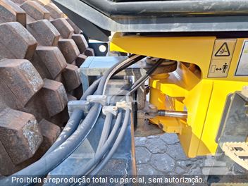 Rolo Compactador JCB VM115
