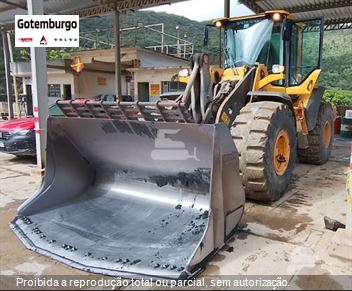 Pá Carregadeira Volvo L120 F