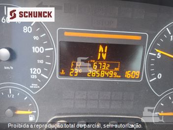 Caminhão Mercedes-Benz Axor 2831 6x4 2p (diesel)
